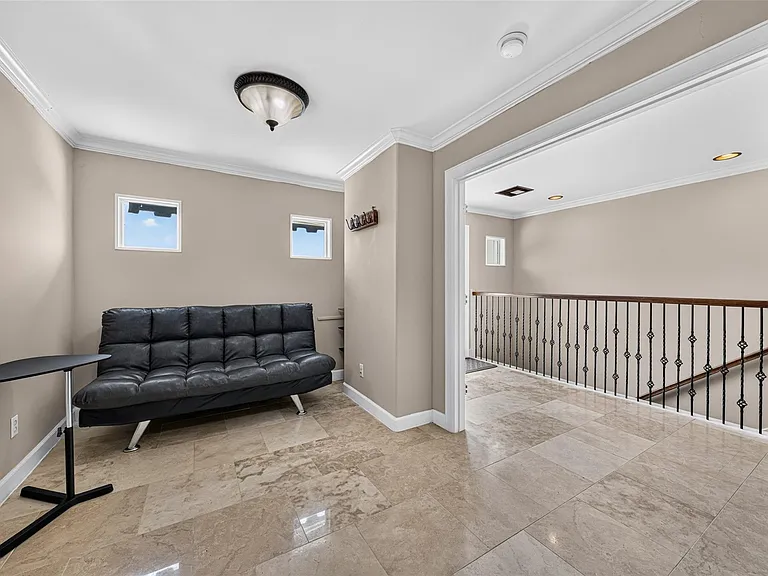 128 Drew St — Photo 41