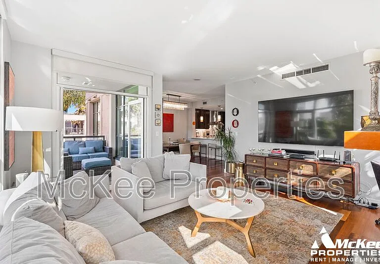 1199 Pacific Hwy #304 — Photo 11