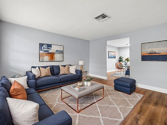 4th image of 11025 Tyler Dr