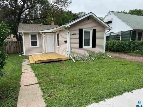 2313 S Norton Ave, Sioux Falls, SD 57105