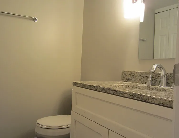 1235 W Winona St #1E — Photo 11