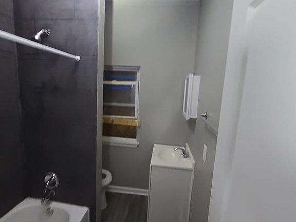 4th image of 3916 Ridgewood 1/2 Ave