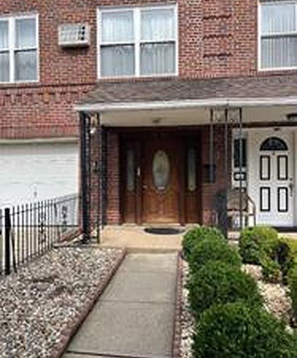1st image of 2144 Steinway St