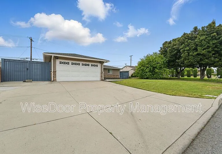 387 E Nubia St — Photo 4