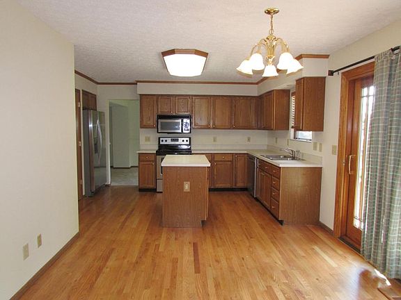 3rd image of 5491 Hyde Park Dr