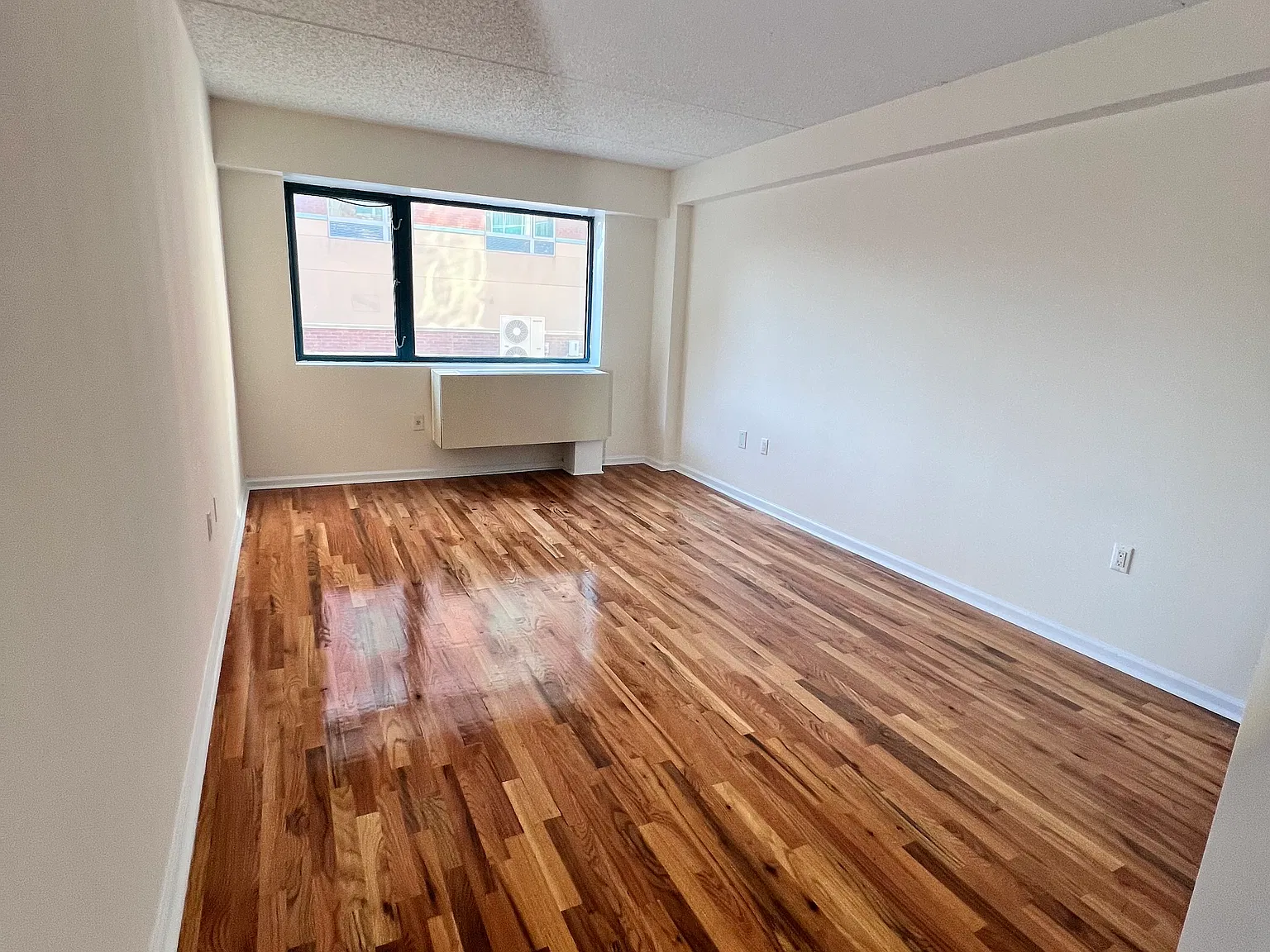 1 bed, 683 sqft, $2,400 — Photo 2