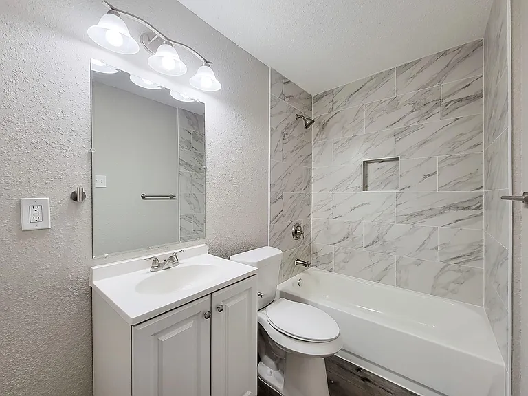 5606 Willow Glen Dr — Photo 10