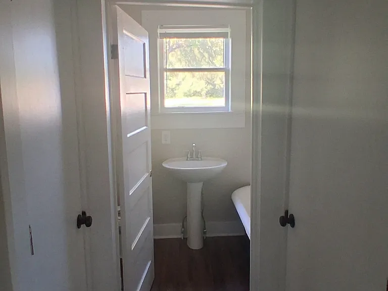 101 E Phillips St — Photo 7