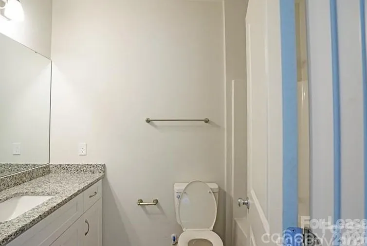 817 W Davidson Ave — Photo 8
