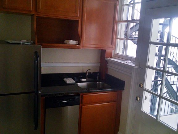 4th image of 3107 Monument Ave APT 21