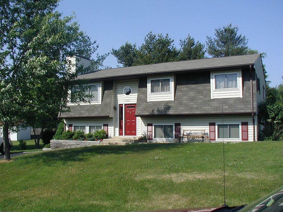 Front - Roof was replaced 2006