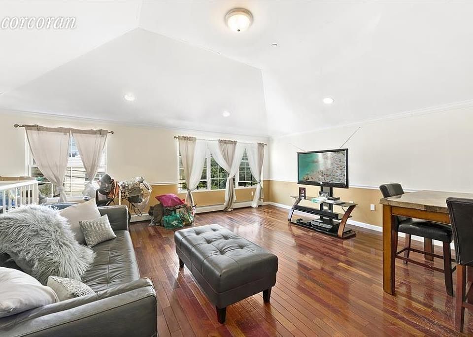 2nd image of 1098 Stanley Ave #2