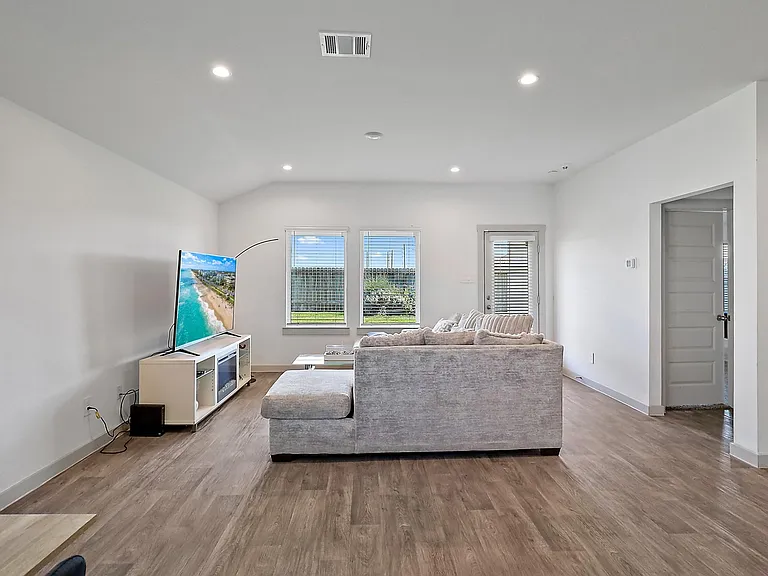 14814 Cold Water Dr — Photo 6