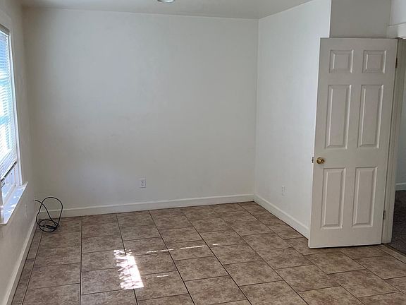5th image of 409 E 12th St