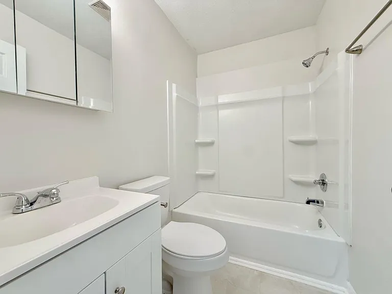 2608 N Avery St #29 — Photo 9