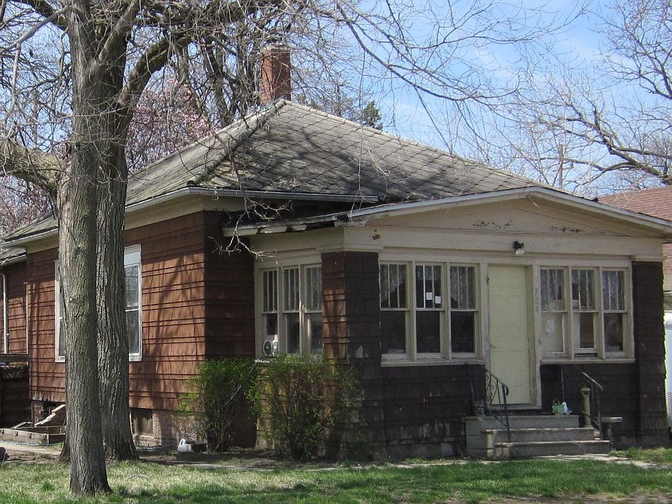 1st image of 704 N Vermillion St