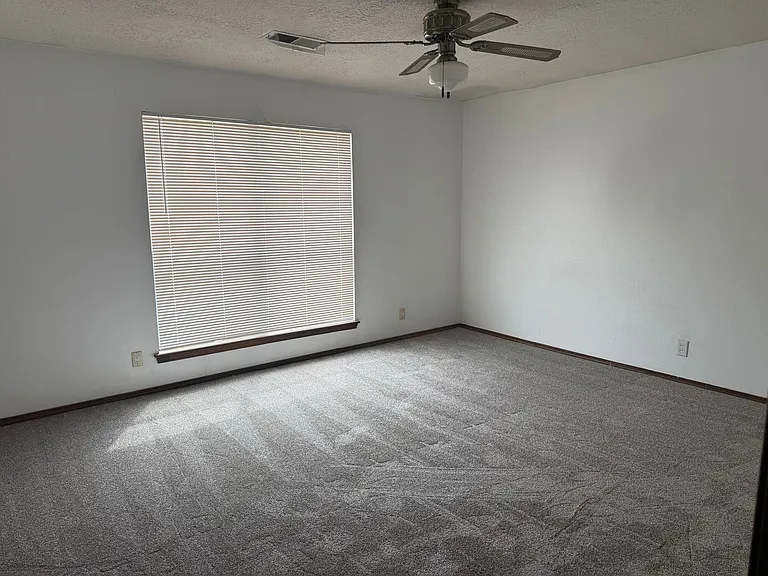 5310 Edwards Dr NE — Photo 9