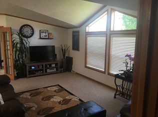 814 1st Ave SW, Waukon, IA 52172