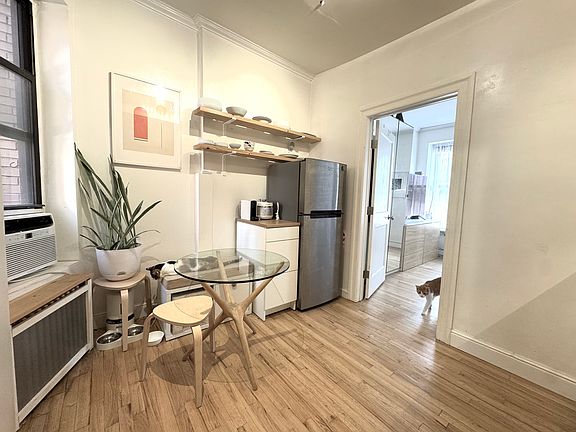 3rd image of 347 W 44th St APT 5FE