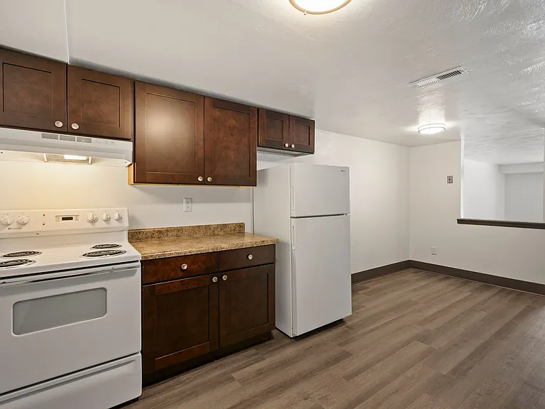 Landmark Apartments — Photo 11