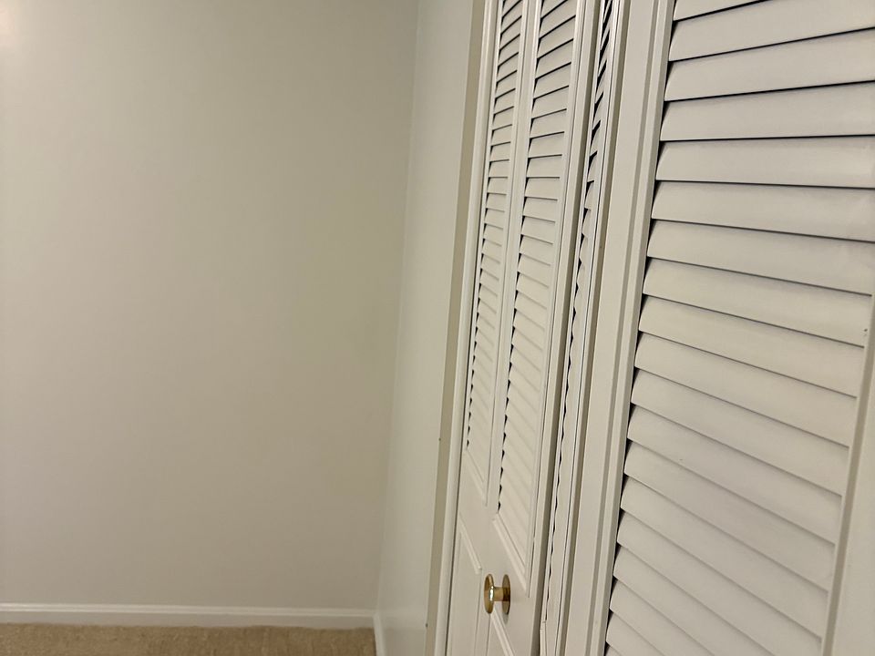 EXTERIOR HALLWAY CLOSET