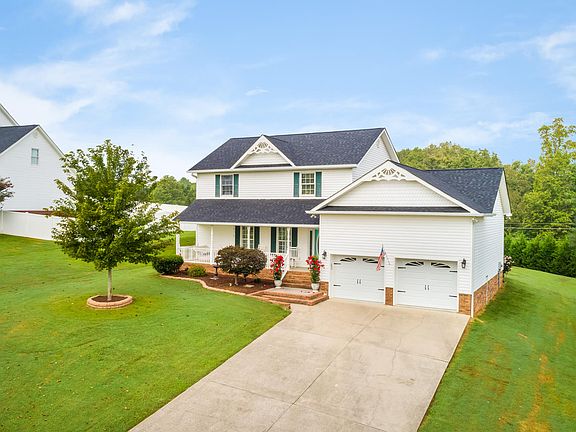 3rd image of 221 Flagstone Dr NE