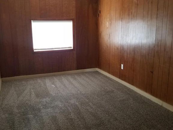 3rd image of 1417 Gunnison Dr