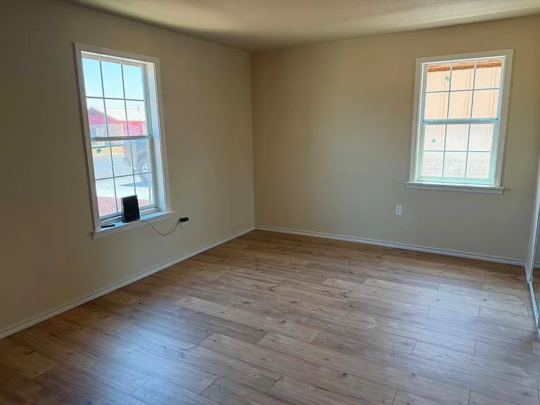 8821 Lamar Ave — Photo 6