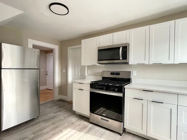 4 Loring Ave APT 3, Salem, MA 01970