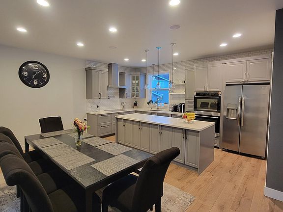 5th image of 4 Autumn Vista Pl