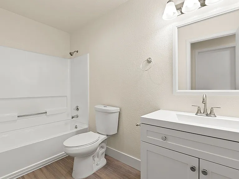The Huntley Apartments — Photo 16