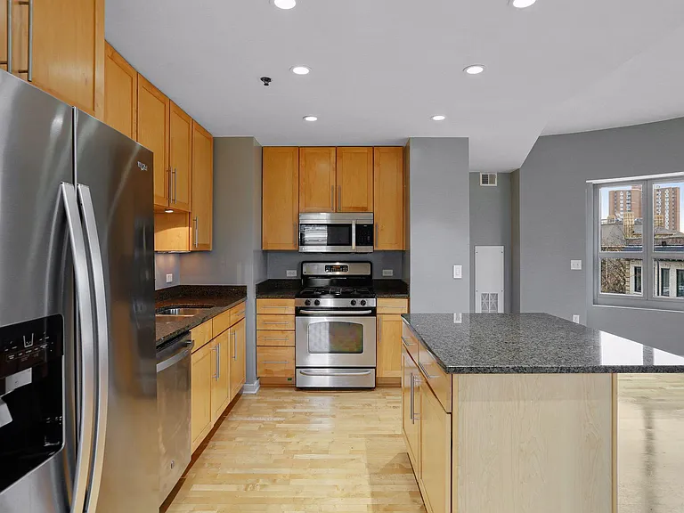 929 Portland Ave #306 — Photo 4