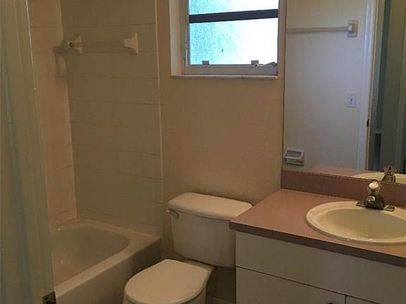 5th image of 1315 SE 5th Pl