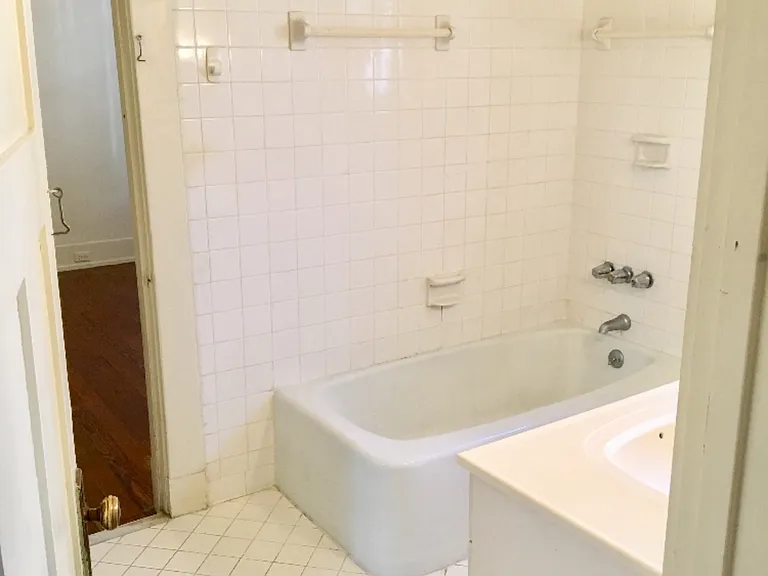 2225 Pine St — Photo 5