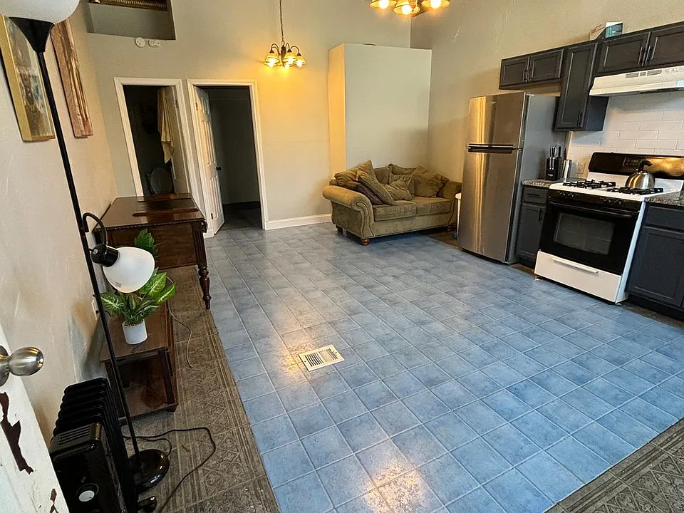 3260 W 105th St