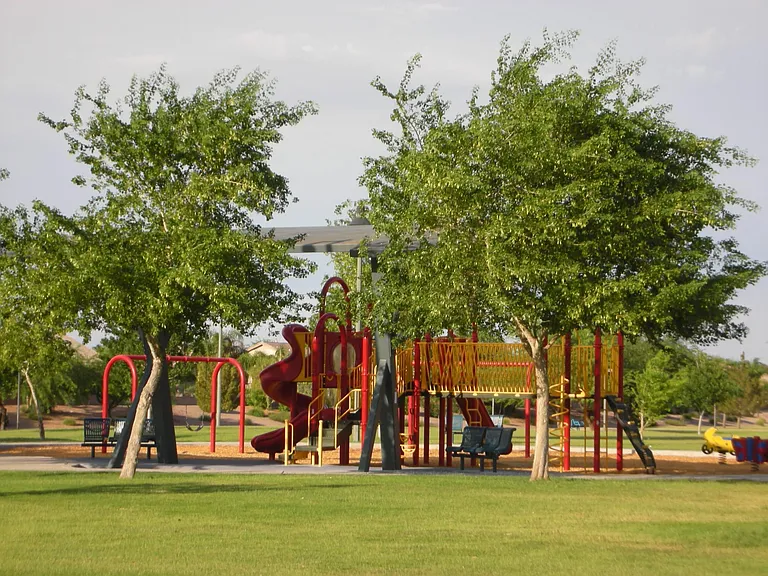 Stroll to La Paloma Park with a pickle ball court !