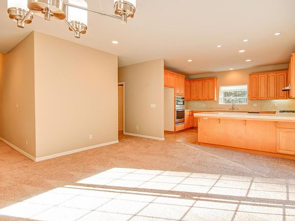 4th image of 461 Westdale Dr