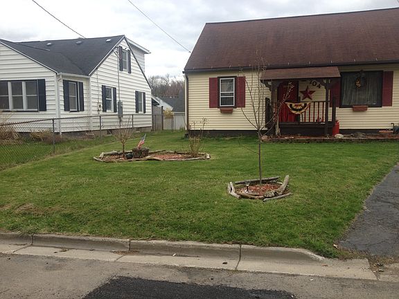 4th image of 704 Shady Dr