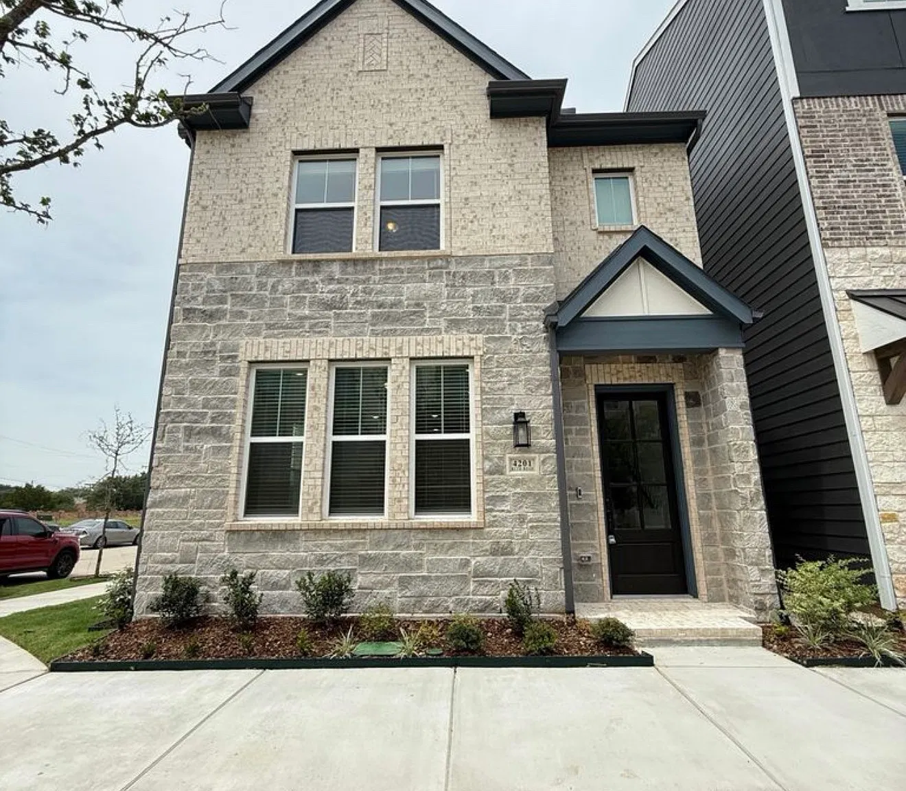 3 bed, 2.5 bath, 1650 sqft, $2,700 — Photo 2