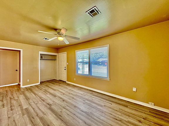 3rd image of 3222 N Holman Ct