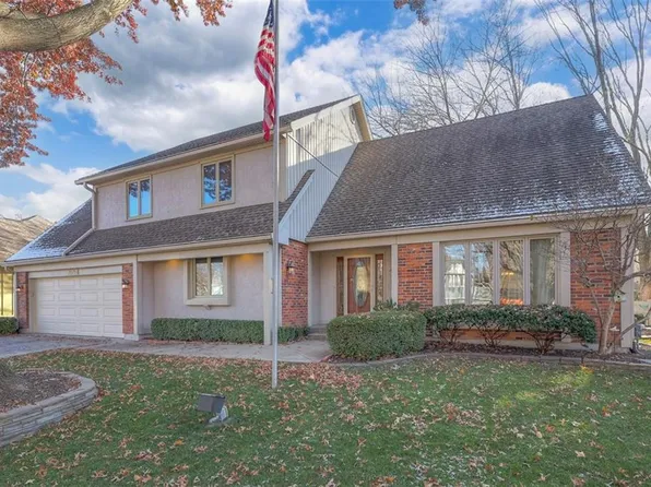 10764 Walmer St, Overland Park, KS 66211