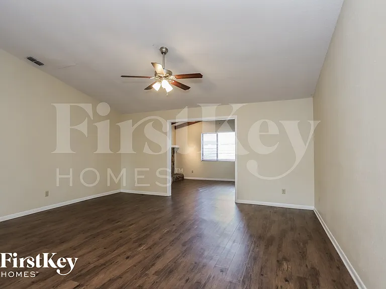 9923 57th Way N — Photo 2