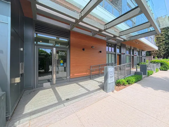 209 E 20th Ave #303, Vancouver, BC V5V 1M2
