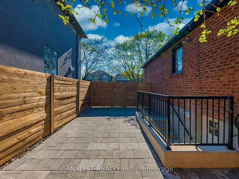 39 Chartwell Rd #BASEMENT — Photo 4
