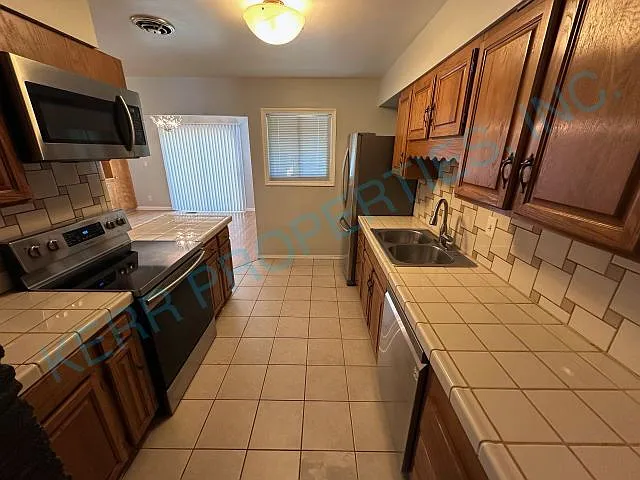 12407 NE Knott St — Photo 6