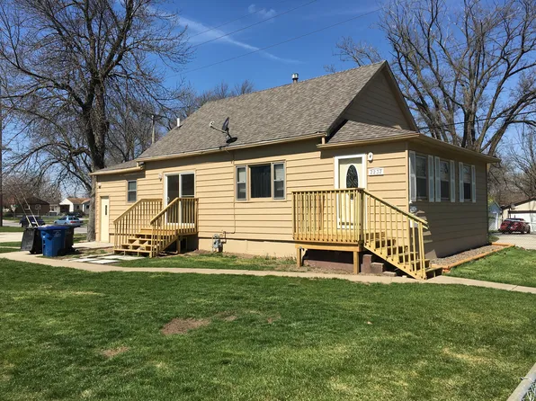 2232 E 24th St, Des Moines, IA 50317