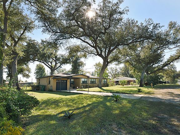Large Front & Back Yard - Peaceful and Quiet Tyndall Rest & Tranquility