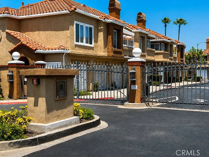 2 bed, 1211 sqft, $3,995 — Photo 2