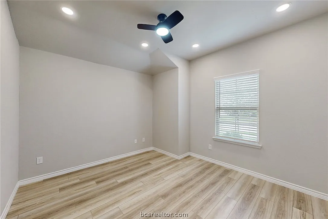 3 bed, 2150 sqft, $2,400 — Photo 4