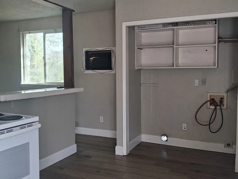 1011 E Sheridan Ave — Photo 3